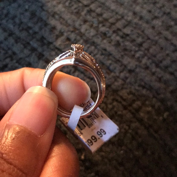 Size 7 diamond ring - Picture 2 of 4